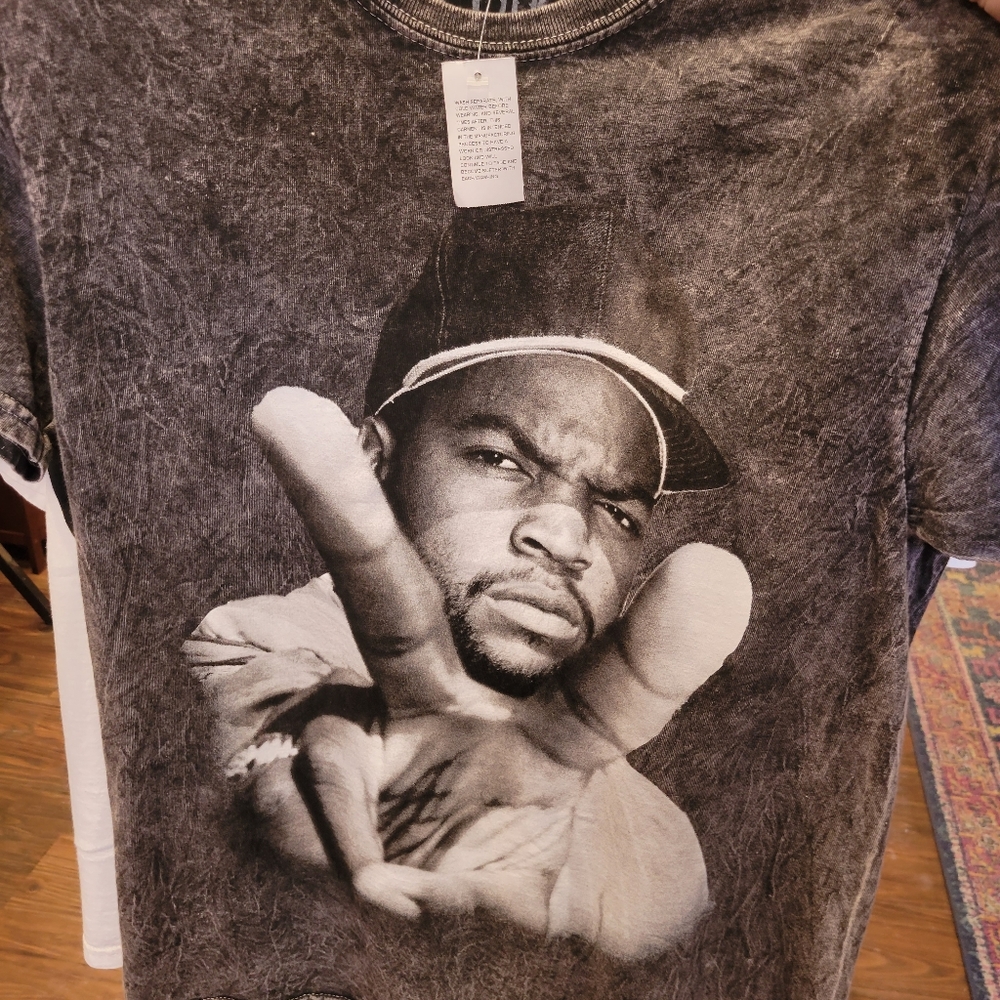 ICE CUBE 🧊 Graphic T